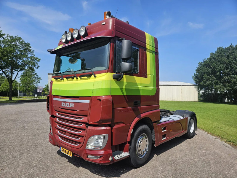 DAF XF 460 | PTO | MX-Brake | Euro6 | Spacecab - Nyergesvontató: 1 kép. DAF XF 460 | PTO | MX-Brake | Euro6 | Spacecab - Nyergesvontató: 1 kép.
