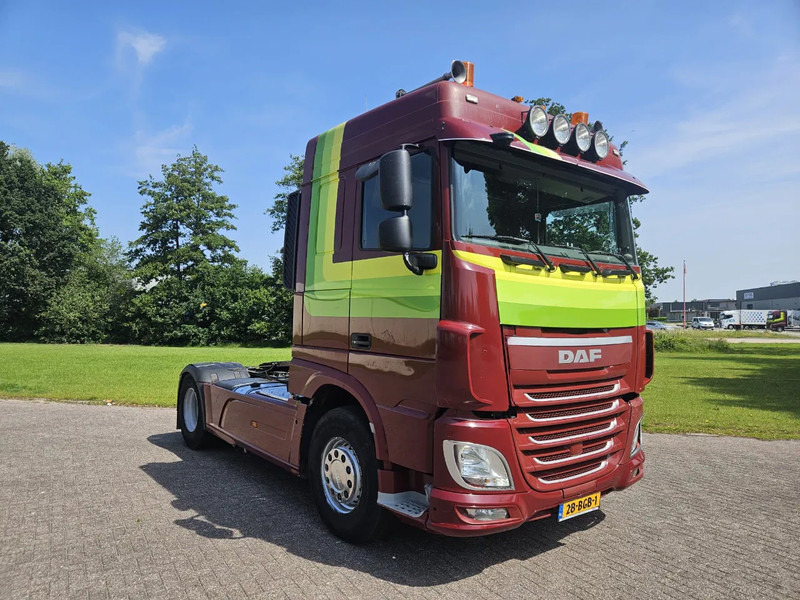 DAF XF 460 | PTO | MX-Brake | Euro6 | Spacecab - Nyergesvontató: 2 kép. DAF XF 460 | PTO | MX-Brake | Euro6 | Spacecab - Nyergesvontató: 2 kép.