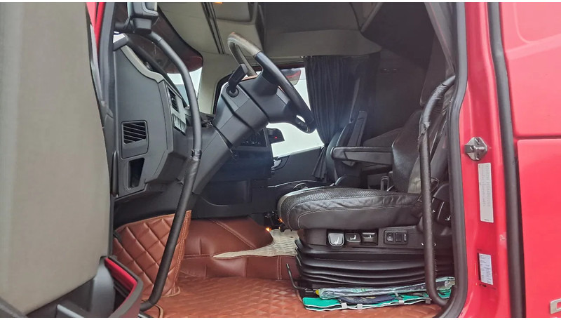 Volvo FH 500 Globetrotter Euro 5 PTO Hydrauliq Full Air New Tacho VEB - Nyergesvontató: 2 kép. Volvo FH 500 Globetrotter Euro 5 PTO Hydrauliq Full Air New Tacho VEB - Nyergesvontató: 2 kép.