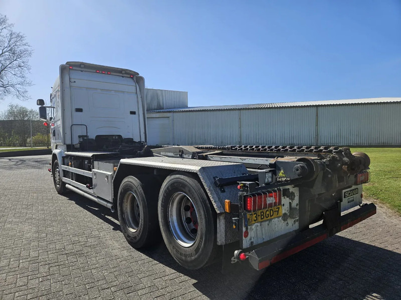 Scania R520 6X2 Retarder King o/t Road V8 - Cserefelépítményes teherautó: 4 kép. Scania R520 6X2 Retarder King o/t Road V8 - Cserefelépítményes teherautó: 4 kép.