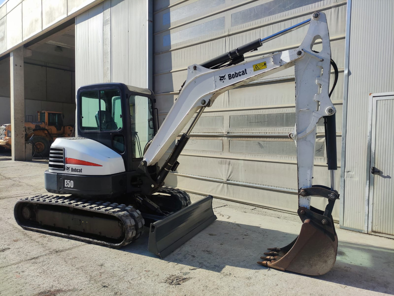 BOBCAT E50EM - Minikotró: 3 kép. BOBCAT E50EM - Minikotró: 3 kép.