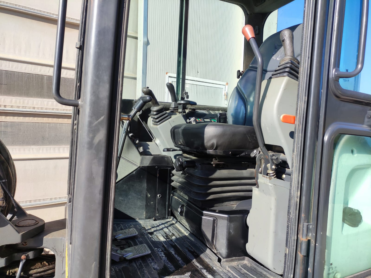 BOBCAT E50EM - Minikotró: 5 kép. BOBCAT E50EM - Minikotró: 5 kép.