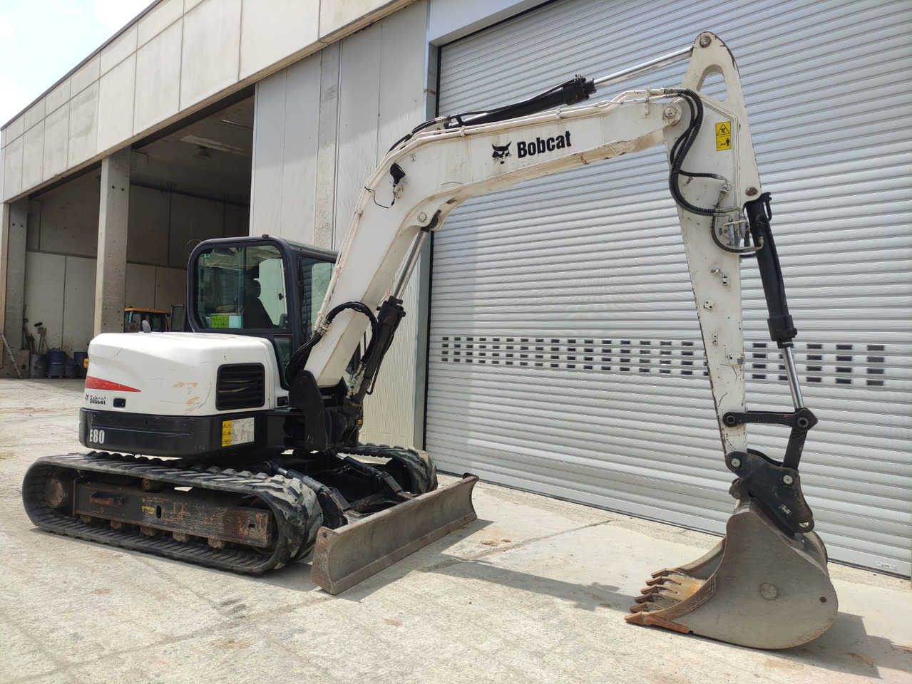 BOBCAT E80EA - Lánctalpas kotró: 2 kép. BOBCAT E80EA - Lánctalpas kotró: 2 kép.