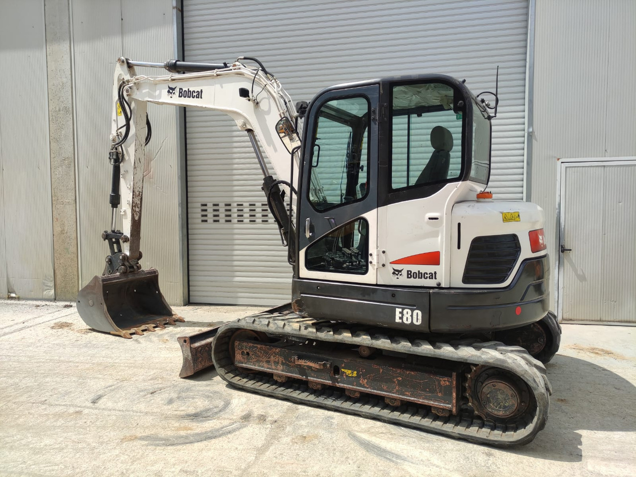 BOBCAT E80EA - Lánctalpas kotró: 3 kép. BOBCAT E80EA - Lánctalpas kotró: 3 kép.