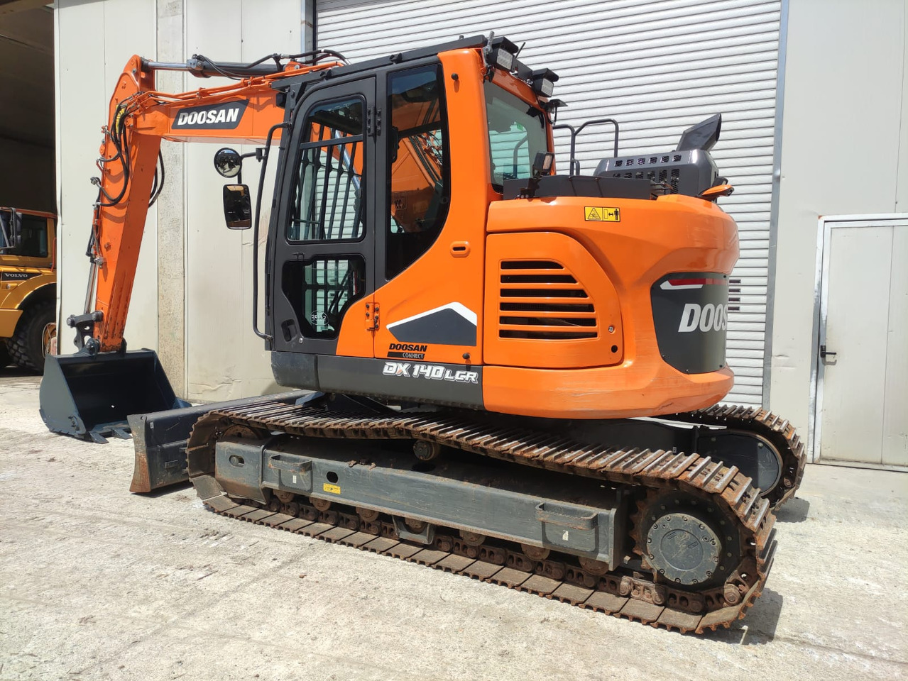 DOOSAN DX140LCR-7 - Lánctalpas kotró: 2 kép. DOOSAN DX140LCR-7 - Lánctalpas kotró: 2 kép.