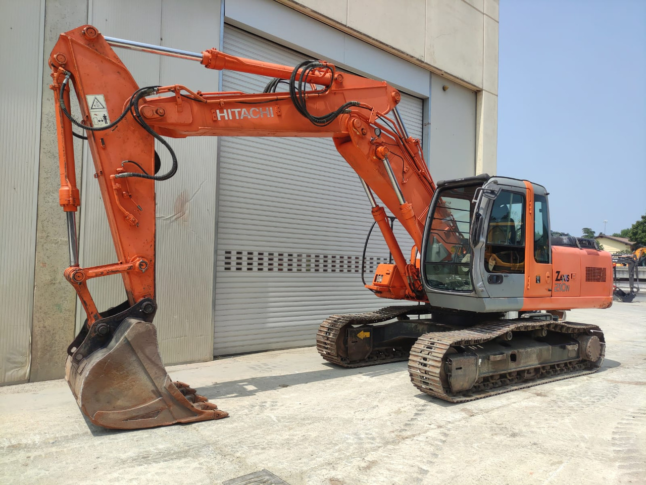 HITACHI ZX210N - Lánctalpas kotró: 1 kép. HITACHI ZX210N - Lánctalpas kotró: 1 kép.