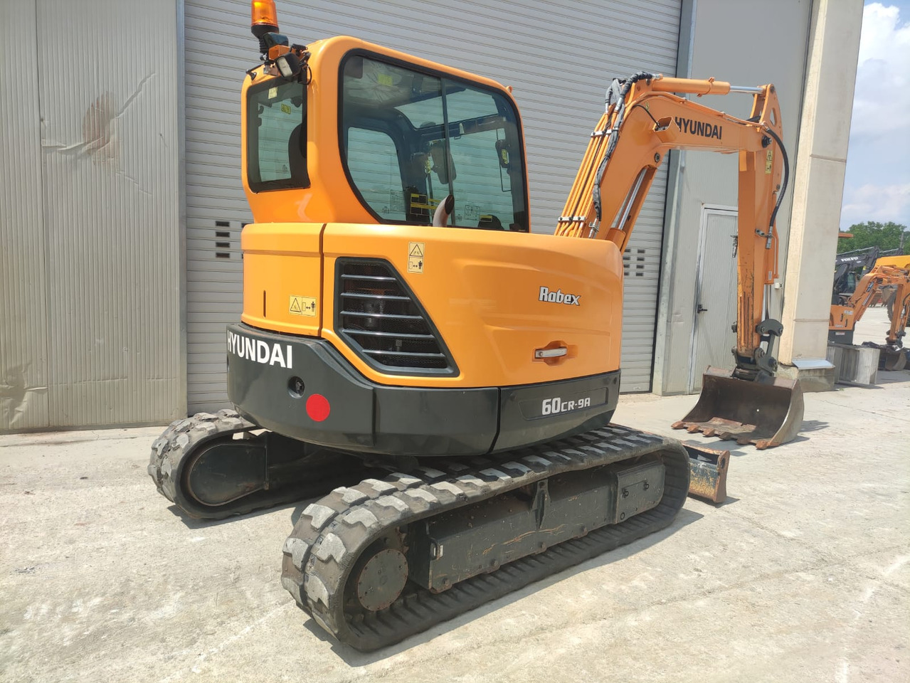 HYUNDAI R60CR-9A - Minikotró: 4 kép. HYUNDAI R60CR-9A - Minikotró: 4 kép.