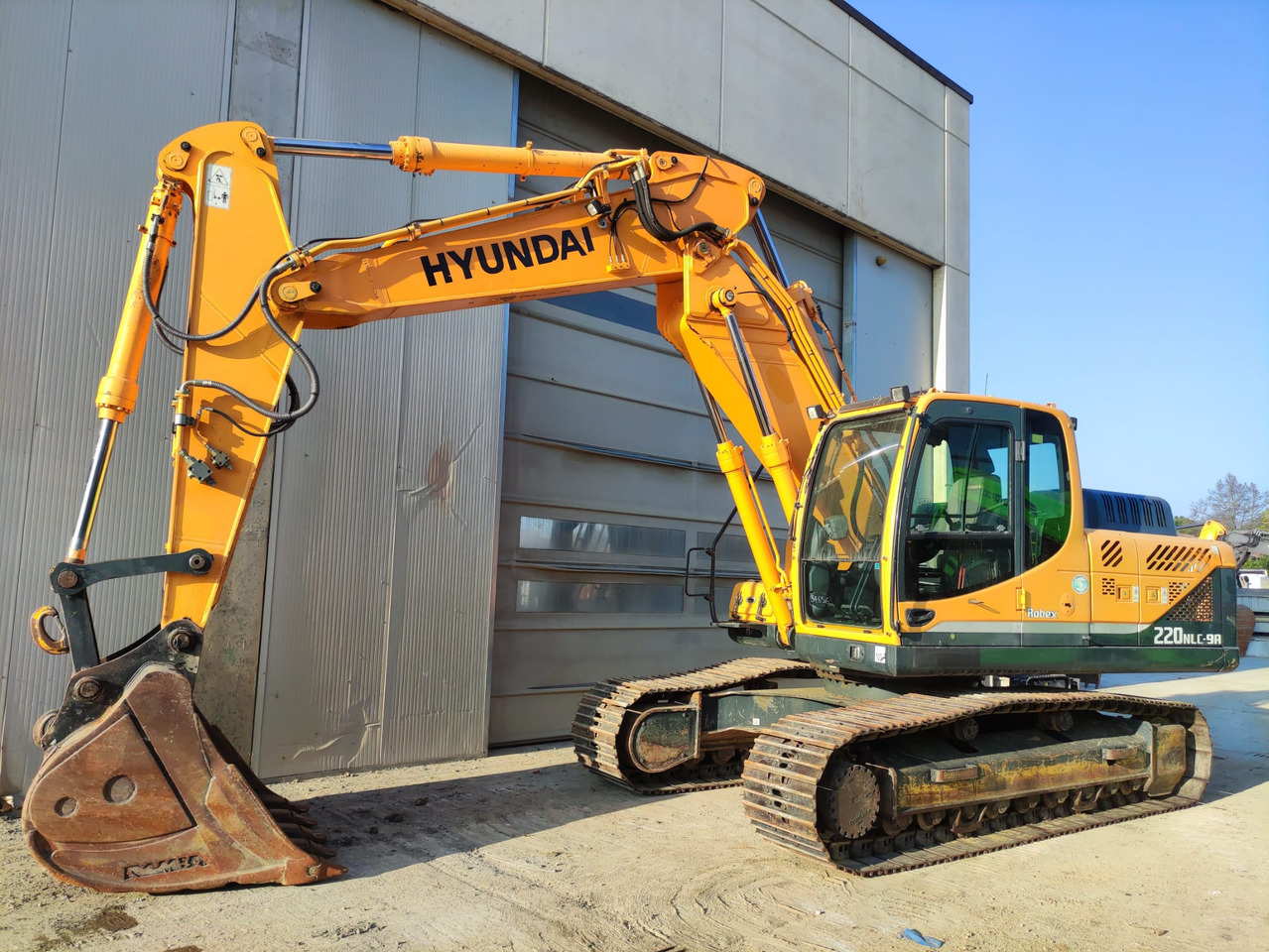 Hyundai R220NLC-9A - Lánctalpas kotró: 1 kép. Hyundai R220NLC-9A - Lánctalpas kotró: 1 kép.