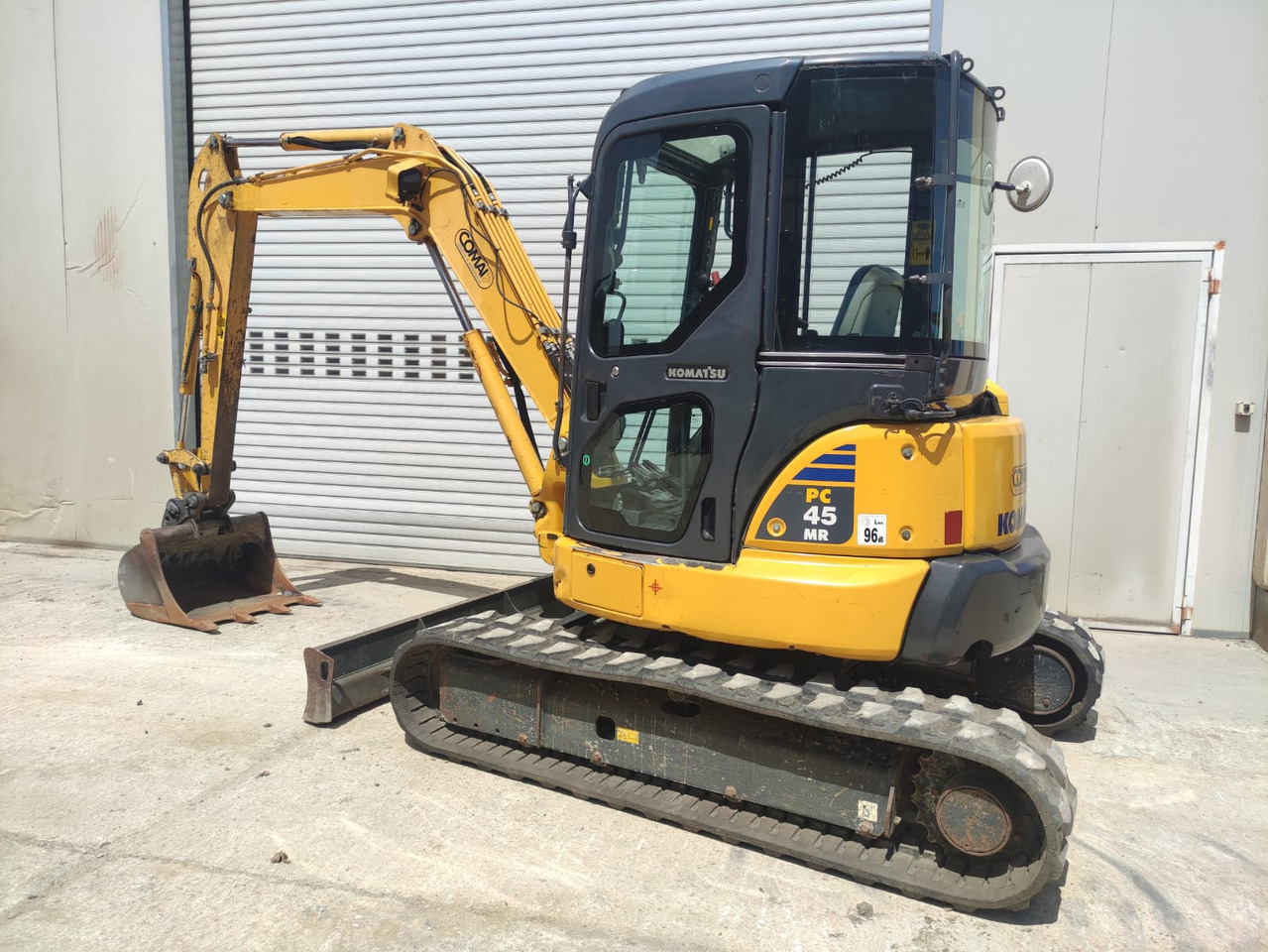 KOMATSU PC45MR-3 - Minikotró: 2 kép. KOMATSU PC45MR-3 - Minikotró: 2 kép.