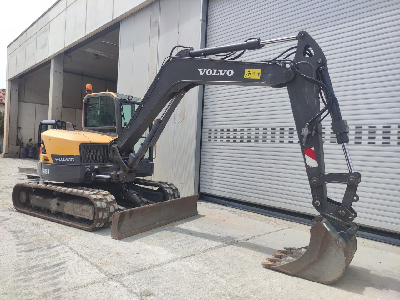 VOLVO ECR88D - Lánctalpas kotró: 3 kép. VOLVO ECR88D - Lánctalpas kotró: 3 kép.