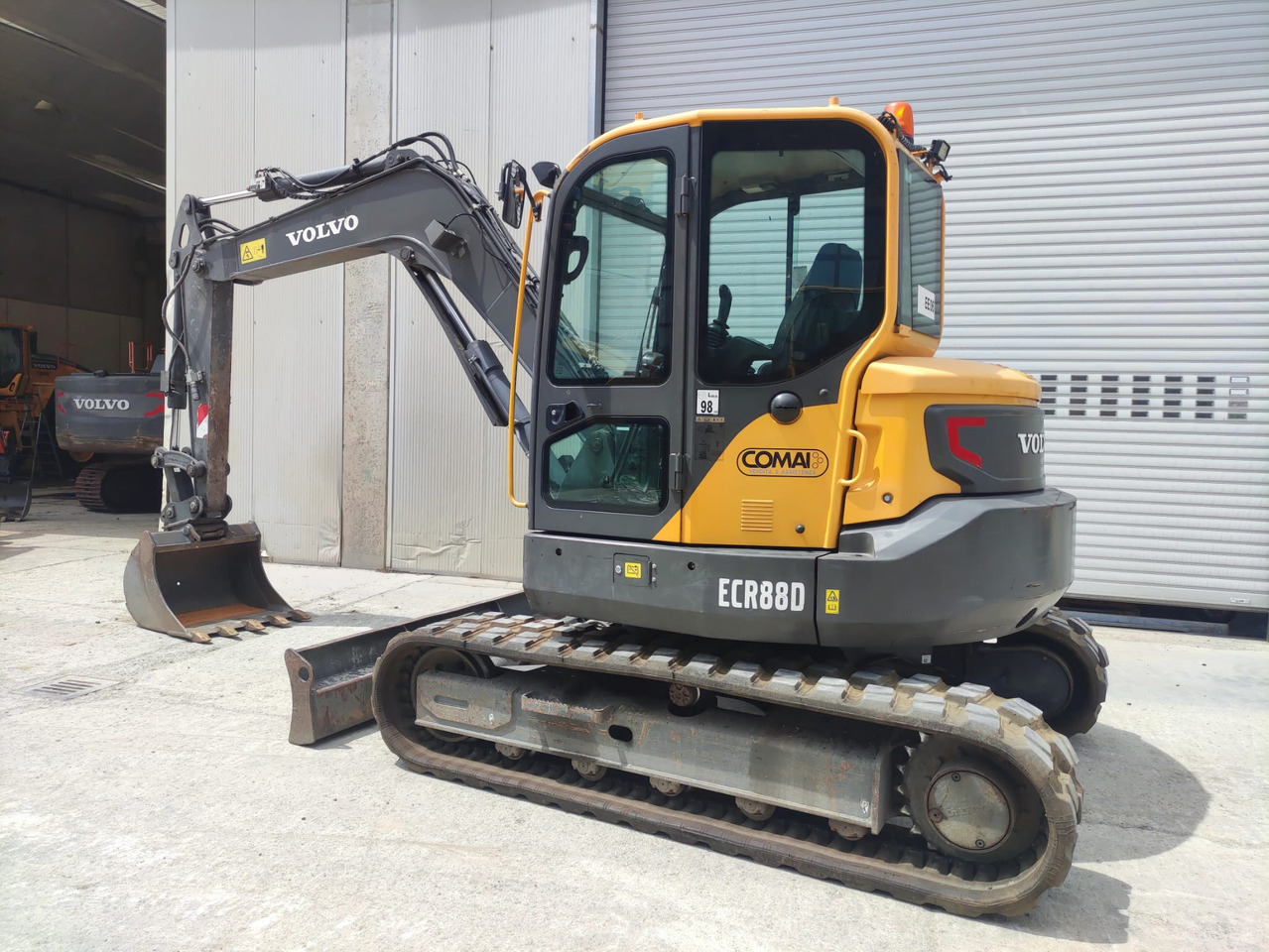VOLVO ECR88D - Lánctalpas kotró: 4 kép. VOLVO ECR88D - Lánctalpas kotró: 4 kép.
