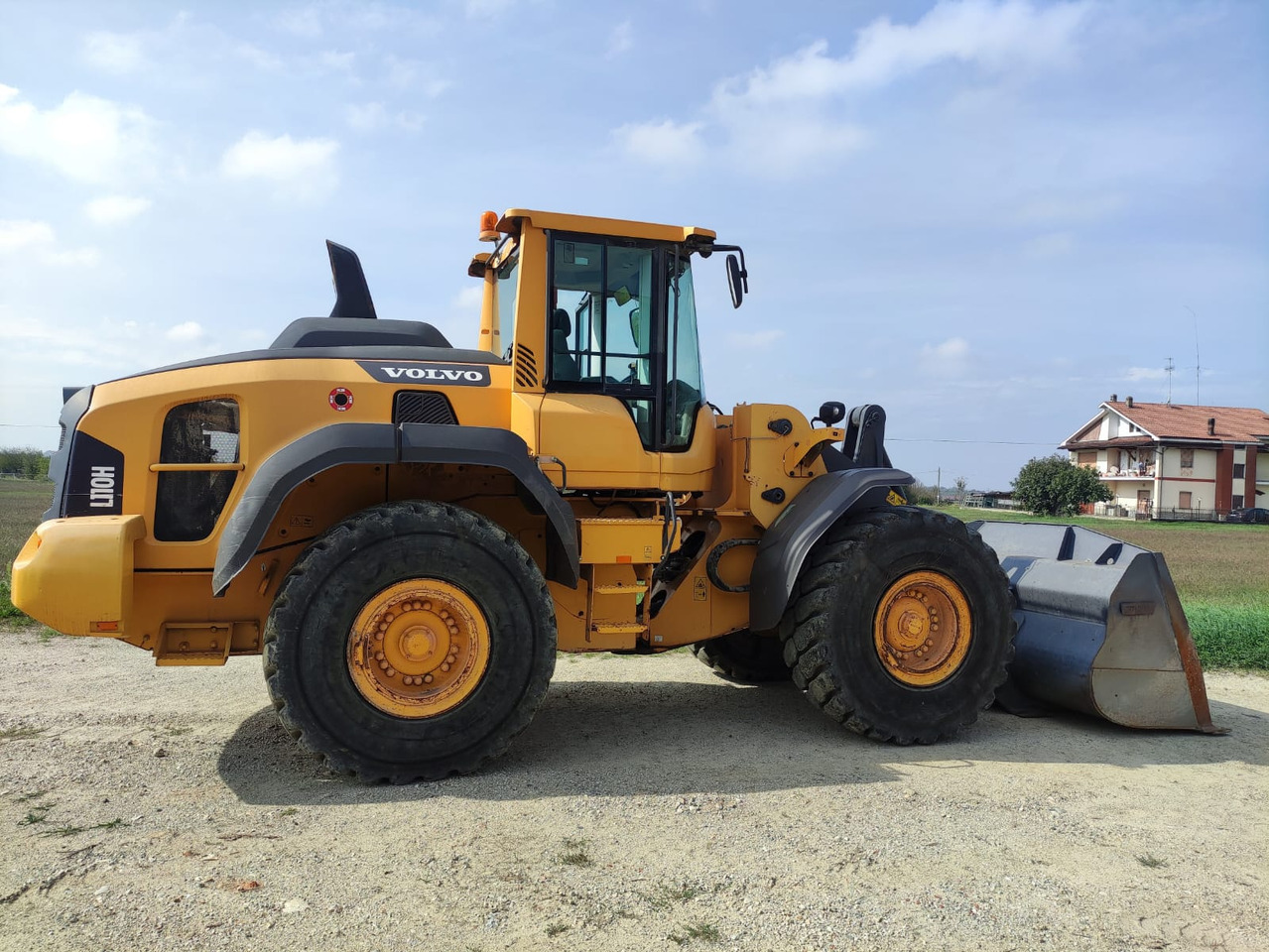 VOLVO L110H - Gumikerekes homlokrakodó: 3 kép. VOLVO L110H - Gumikerekes homlokrakodó: 3 kép.