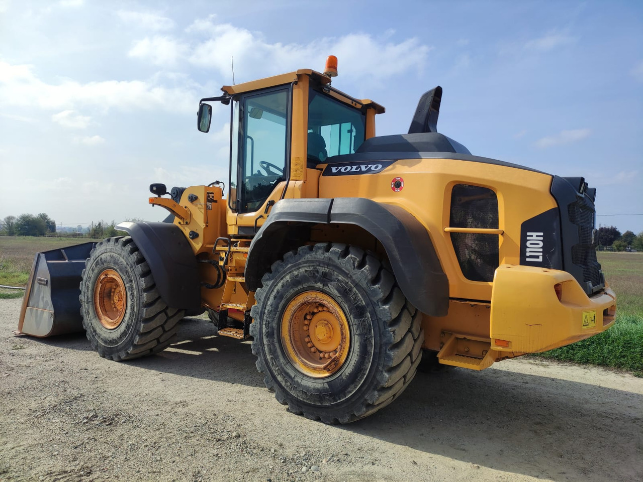 VOLVO L110H - Gumikerekes homlokrakodó: 2 kép. VOLVO L110H - Gumikerekes homlokrakodó: 2 kép.