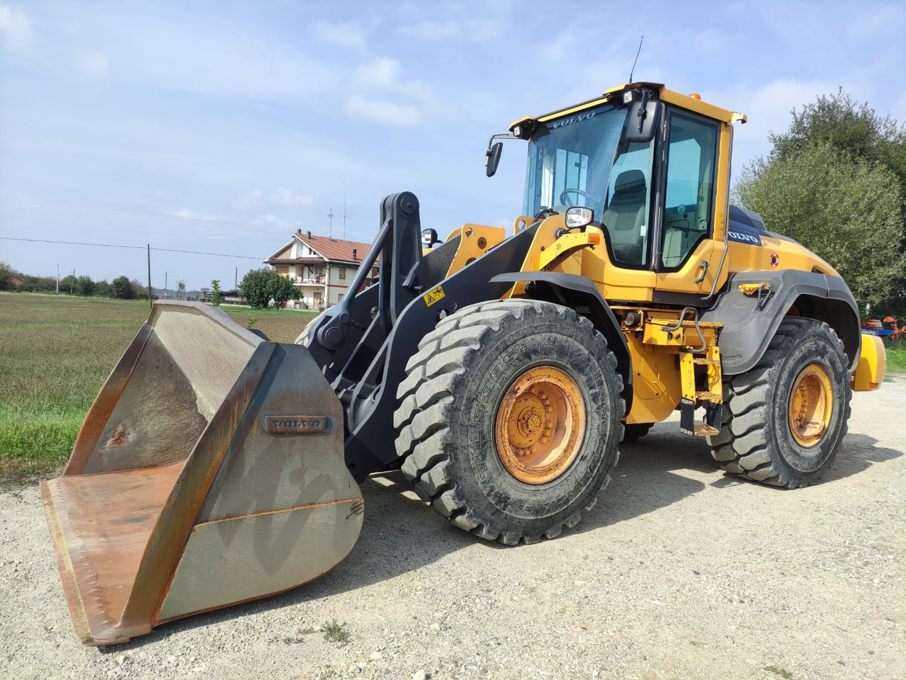 VOLVO L110H - Gumikerekes homlokrakodó: 1 kép. VOLVO L110H - Gumikerekes homlokrakodó: 1 kép.
