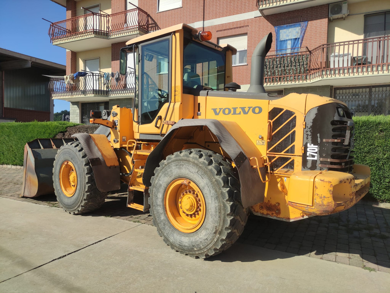 VOLVO L70F - Gumikerekes homlokrakodó: 2 kép. VOLVO L70F - Gumikerekes homlokrakodó: 2 kép.