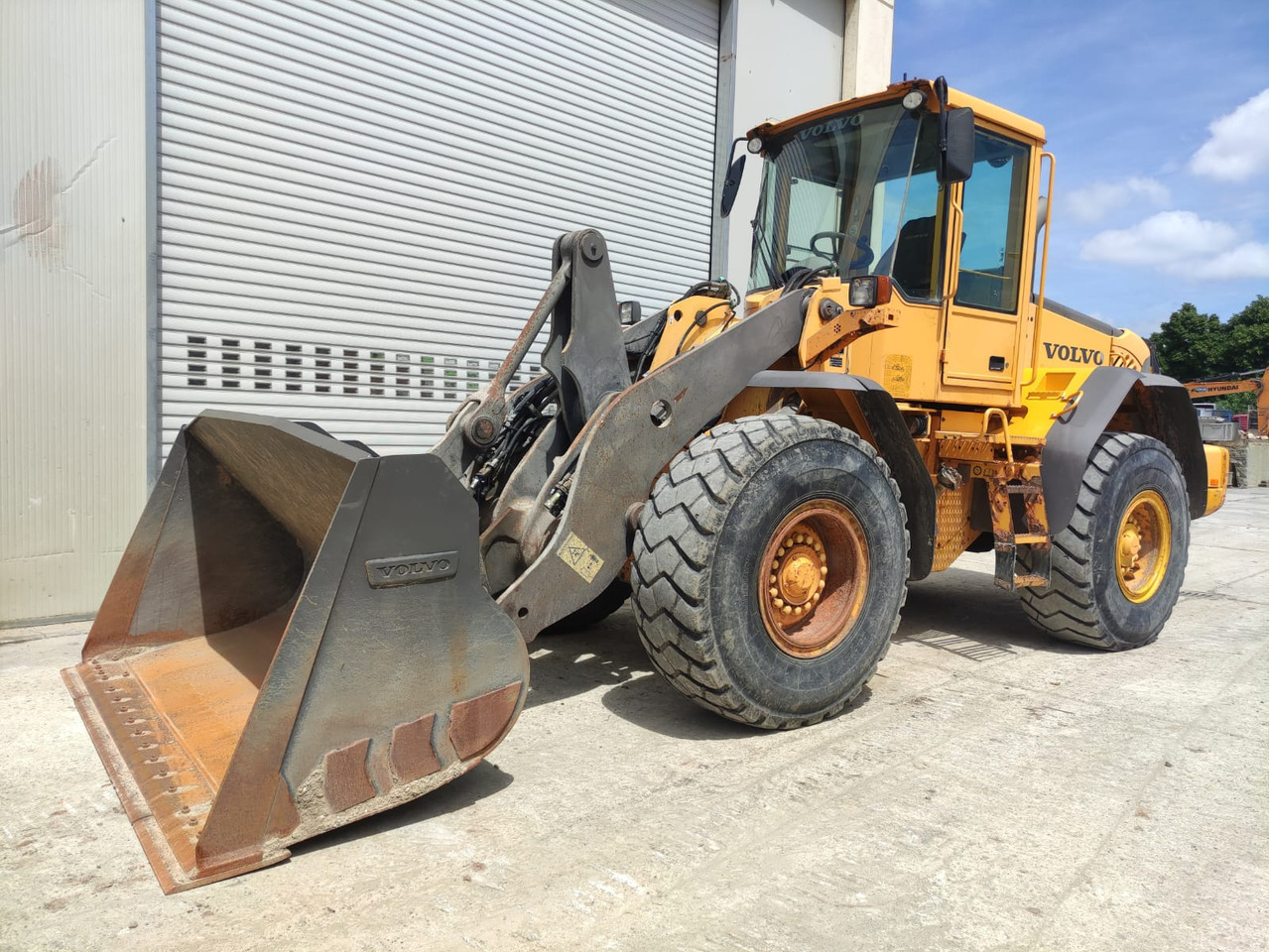VOLVO L90E - Gumikerekes homlokrakodó: 1 kép. VOLVO L90E - Gumikerekes homlokrakodó: 1 kép.