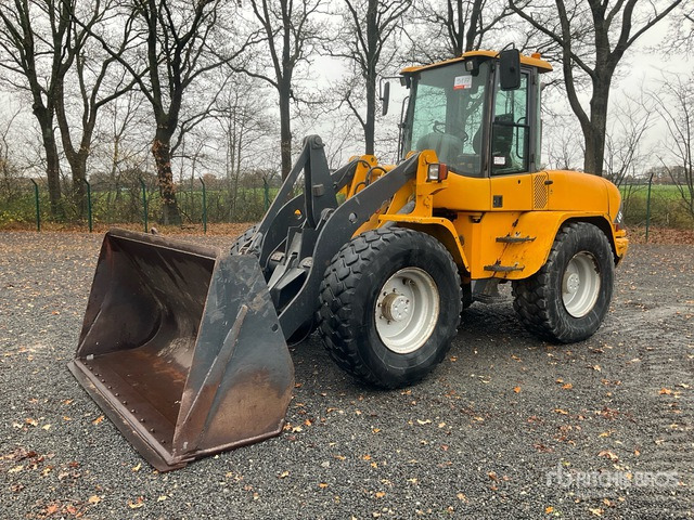 1998 Volvo L45 Wheel Loader - Gumikerekes homlokrakodó: 1 kép. 1998 Volvo L45 Wheel Loader - Gumikerekes homlokrakodó: 1 kép.