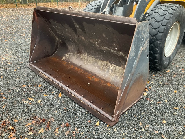 1998 Volvo L45 Wheel Loader - Gumikerekes homlokrakodó: 4 kép. 1998 Volvo L45 Wheel Loader - Gumikerekes homlokrakodó: 4 kép.