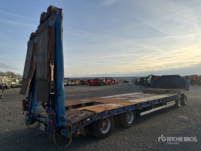 2001 Langendorf TUE 32 Lowboy Trailer - Pótkocsi mélybölcsős: 4 kép. 2001 Langendorf TUE 32 Lowboy Trailer - Pótkocsi mélybölcsős: 4 kép.