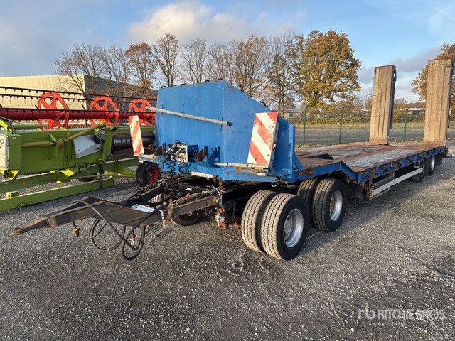 2001 Langendorf TUE 32 Lowboy Trailer - Pótkocsi mélybölcsős: 2 kép. 2001 Langendorf TUE 32 Lowboy Trailer - Pótkocsi mélybölcsős: 2 kép.