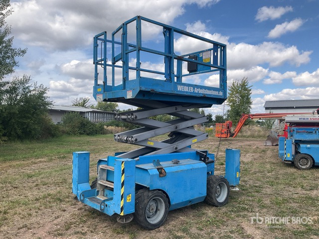 2007 Genie GS2668RT 4x4 Diesel Scissor Lift - Ollós emelő: 2 kép. 2007 Genie GS2668RT 4x4 Diesel Scissor Lift - Ollós emelő: 2 kép.