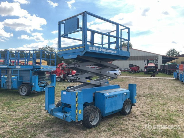 2007 Genie GS2668RT 4x4 Diesel Scissor Lift - Ollós emelő: 4 kép. 2007 Genie GS2668RT 4x4 Diesel Scissor Lift - Ollós emelő: 4 kép.