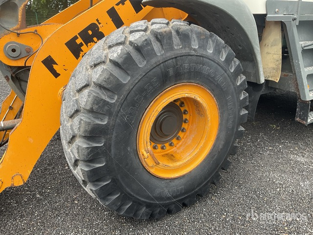 2014 Liebherr L 550 Wheel Loader - Gumikerekes homlokrakodó: 5 kép. 2014 Liebherr L 550 Wheel Loader - Gumikerekes homlokrakodó: 5 kép.