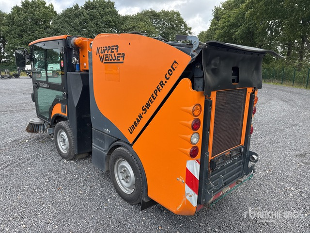 2016 Boschung S2 Urban Sweeper Truck - Utcaseprő gép: 4 kép. 2016 Boschung S2 Urban Sweeper Truck - Utcaseprő gép: 4 kép.