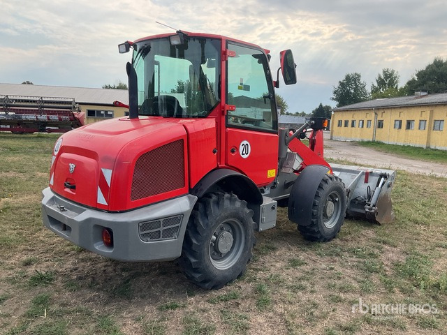 2017 Case 121F Wheel Loader - Gumikerekes homlokrakodó: 4 kép. 2017 Case 121F Wheel Loader - Gumikerekes homlokrakodó: 4 kép.