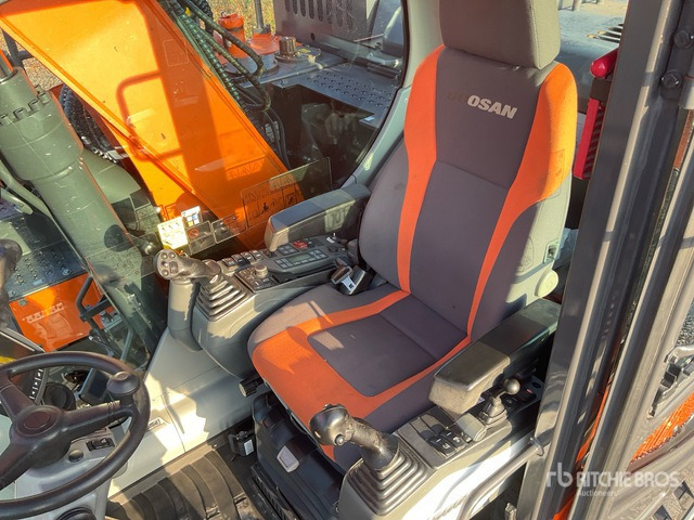 2019 Doosan DX 165 W-5 Wheel Excavator - Gumikerekes kotró: 5 kép. 2019 Doosan DX 165 W-5 Wheel Excavator - Gumikerekes kotró: 5 kép.