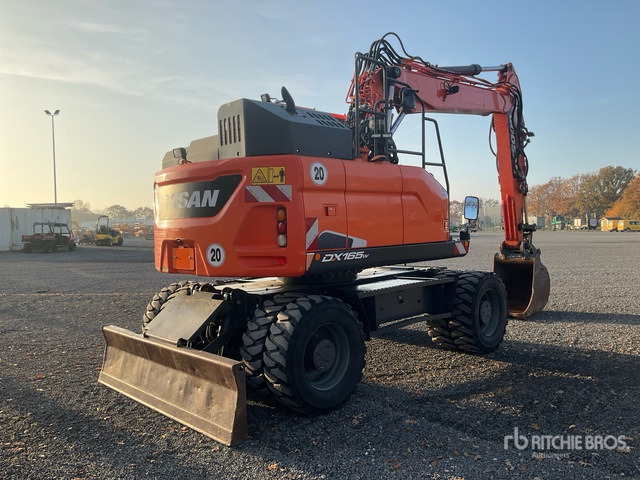 2019 Doosan DX 165 W-5 Wheel Excavator - Gumikerekes kotró: 3 kép. 2019 Doosan DX 165 W-5 Wheel Excavator - Gumikerekes kotró: 3 kép.