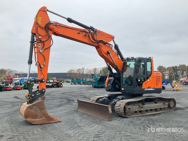 2019 Doosan DX235 LCR-5 Tracked Excavator - Lánctalpas kotró: 2 kép. 2019 Doosan DX235 LCR-5 Tracked Excavator - Lánctalpas kotró: 2 kép.