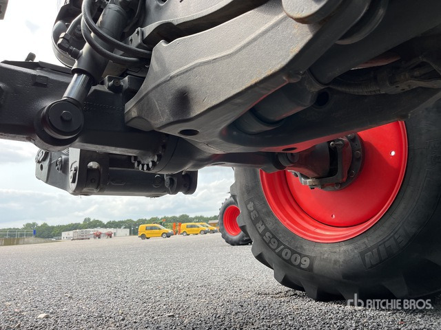 2020 Fendt 824 Vario Profi Plus 4WD Tractor - Traktor: 5 kép. 2020 Fendt 824 Vario Profi Plus 4WD Tractor - Traktor: 5 kép.