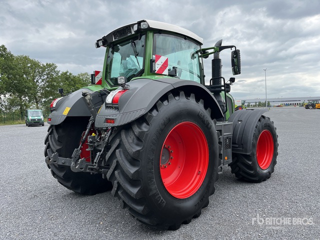 2020 Fendt 824 Vario Profi Plus 4WD Tractor - Traktor: 4 kép. 2020 Fendt 824 Vario Profi Plus 4WD Tractor - Traktor: 4 kép.