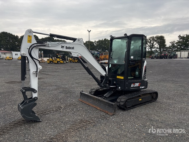 2024 Bobcat E35Z Mini Excavator: <6.6t - Minikotró: 2 kép. 2024 Bobcat E35Z Mini Excavator: <6.6t - Minikotró: 2 kép.