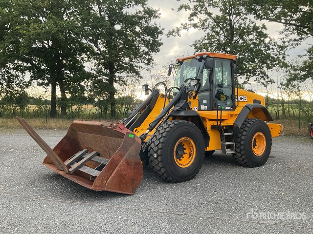 JCB 437HT Wheel Loader - Gumikerekes homlokrakodó: 2 kép. JCB 437HT Wheel Loader - Gumikerekes homlokrakodó: 2 kép.