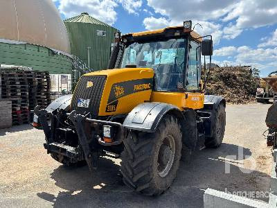 JCB FASTRAC 3185 - Traktor: 2 kép. JCB FASTRAC 3185 - Traktor: 2 kép.