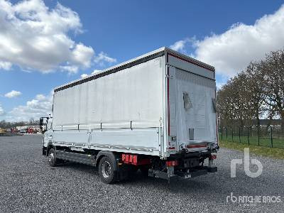 MERCEDES-BENZ ATEGO 1524L - Ponyvás teherautó: 2 kép. MERCEDES-BENZ ATEGO 1524L - Ponyvás teherautó: 2 kép.