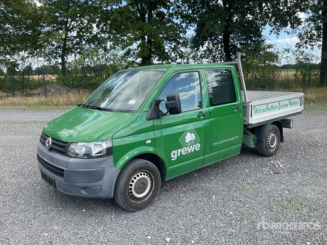 Volkswagen T6 Transporter Flatbed Truck - Platós teherautó: 2 kép. Volkswagen T6 Transporter Flatbed Truck - Platós teherautó: 2 kép.