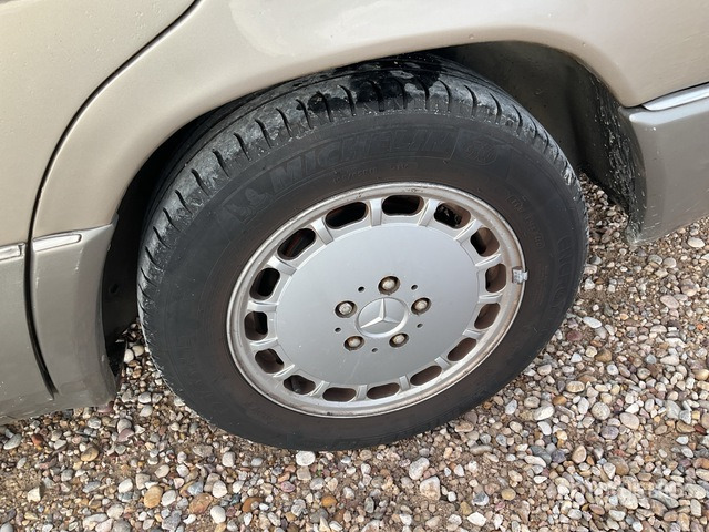 1990 Mercedes-Benz 300D Automobile - Autó: 4 kép. 1990 Mercedes-Benz 300D Automobile - Autó: 4 kép.