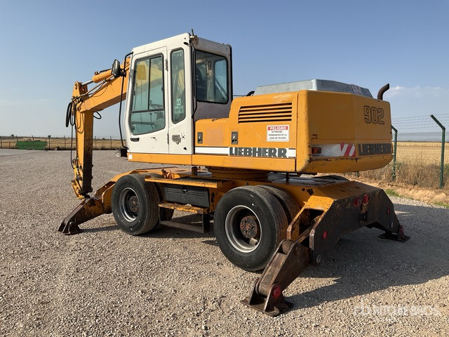 1995 Liebherr A902 Litronic Wheel Excavator - Gumikerekes kotró: 3 kép. 1995 Liebherr A902 Litronic Wheel Excavator - Gumikerekes kotró: 3 kép.