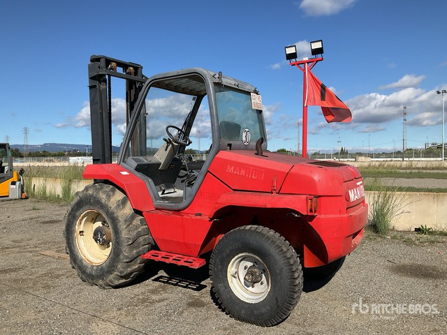 1997 Manitou M26.2 2600 kg 4x2 Rough Terrain Forklift - Terepjáró képességű targoncá: 3 kép. 1997 Manitou M26.2 2600 kg 4x2 Rough Terrain Forklift - Terepjáró képességű targoncá: 3 kép.