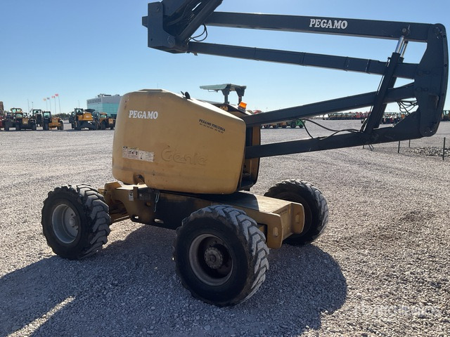2000 Genie Z45/25 2WD Diesel Articulating Boom Lift - Személyemelő: 3 kép. 2000 Genie Z45/25 2WD Diesel Articulating Boom Lift - Személyemelő: 3 kép.