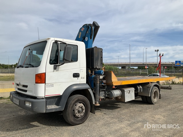 2002 Nissan Atleon 210 4x2 with Crane Rollback Truck - Vontató: 1 kép. 2002 Nissan Atleon 210 4x2 with Crane Rollback Truck - Vontató: 1 kép.