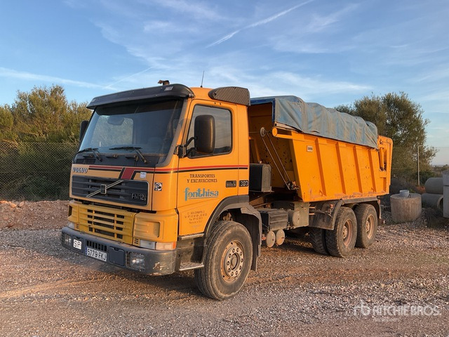 2002 Volvo FM12-380 6x4 T/A Dump Truck - Billenőplatós teherautó: 1 kép. 2002 Volvo FM12-380 6x4 T/A Dump Truck - Billenőplatós teherautó: 1 kép.