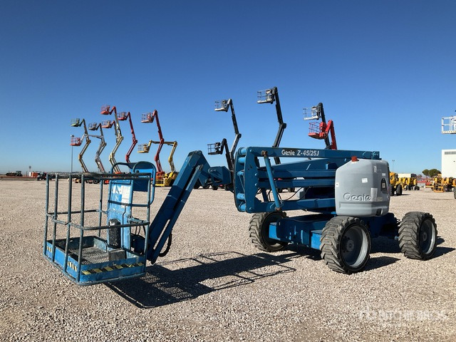 2003 Genie Z-45/25 4WD Diesel Articulating Boom Lift - Személyemelő: 3 kép. 2003 Genie Z-45/25 4WD Diesel Articulating Boom Lift - Személyemelő: 3 kép.