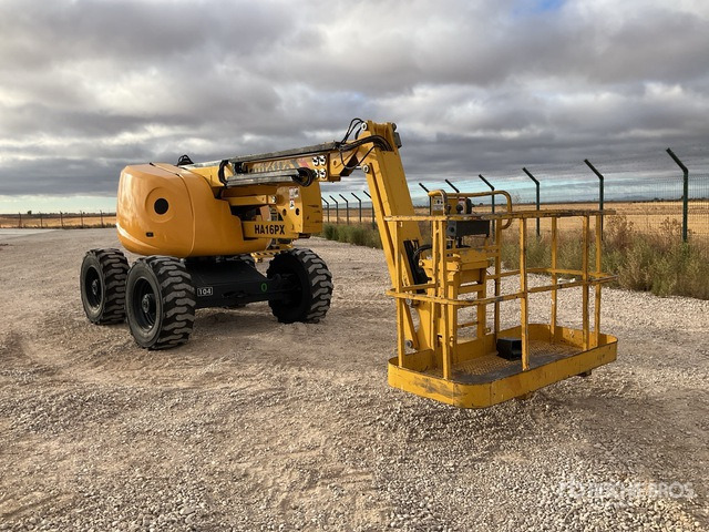 2003 Haulotte HA16PXNT 4WD Diesel Articulating Boom Lift - Személyemelő: 3 kép. 2003 Haulotte HA16PXNT 4WD Diesel Articulating Boom Lift - Személyemelő: 3 kép.