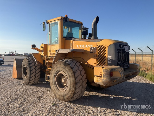 2003 Volvo L120E Wheel Loader - Gumikerekes homlokrakodó: 2 kép. 2003 Volvo L120E Wheel Loader - Gumikerekes homlokrakodó: 2 kép.