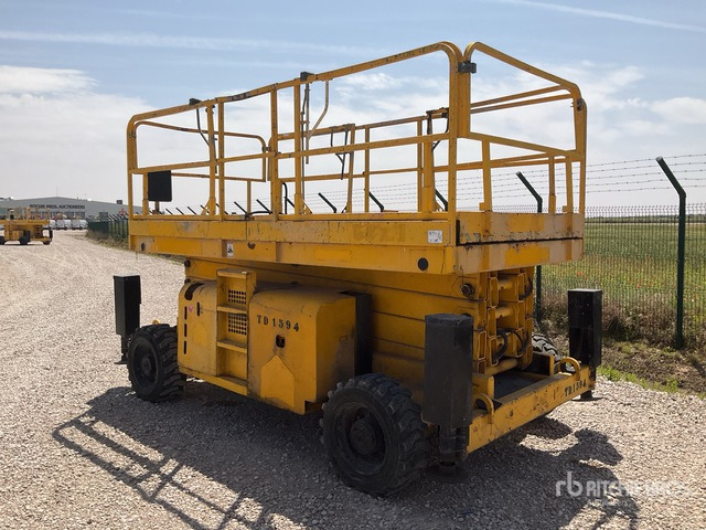 2004 Haulotte H15SX 4x4 Diesel Scissor Lift - Ollós emelő: 4 kép. 2004 Haulotte H15SX 4x4 Diesel Scissor Lift - Ollós emelő: 4 kép.