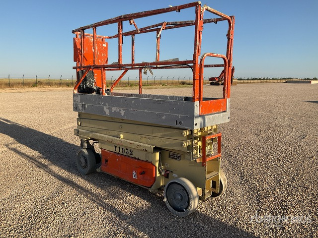 2004 JLG 2030ES Electric (Inoperable) Scissor Lift - Ollós emelő: 3 kép. 2004 JLG 2030ES Electric (Inoperable) Scissor Lift - Ollós emelő: 3 kép.